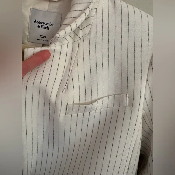 Like New Abercrombie & Fitch‎ White Pinstripe Classic Suiting Blazer Extra Small - Picture 5 of 8
